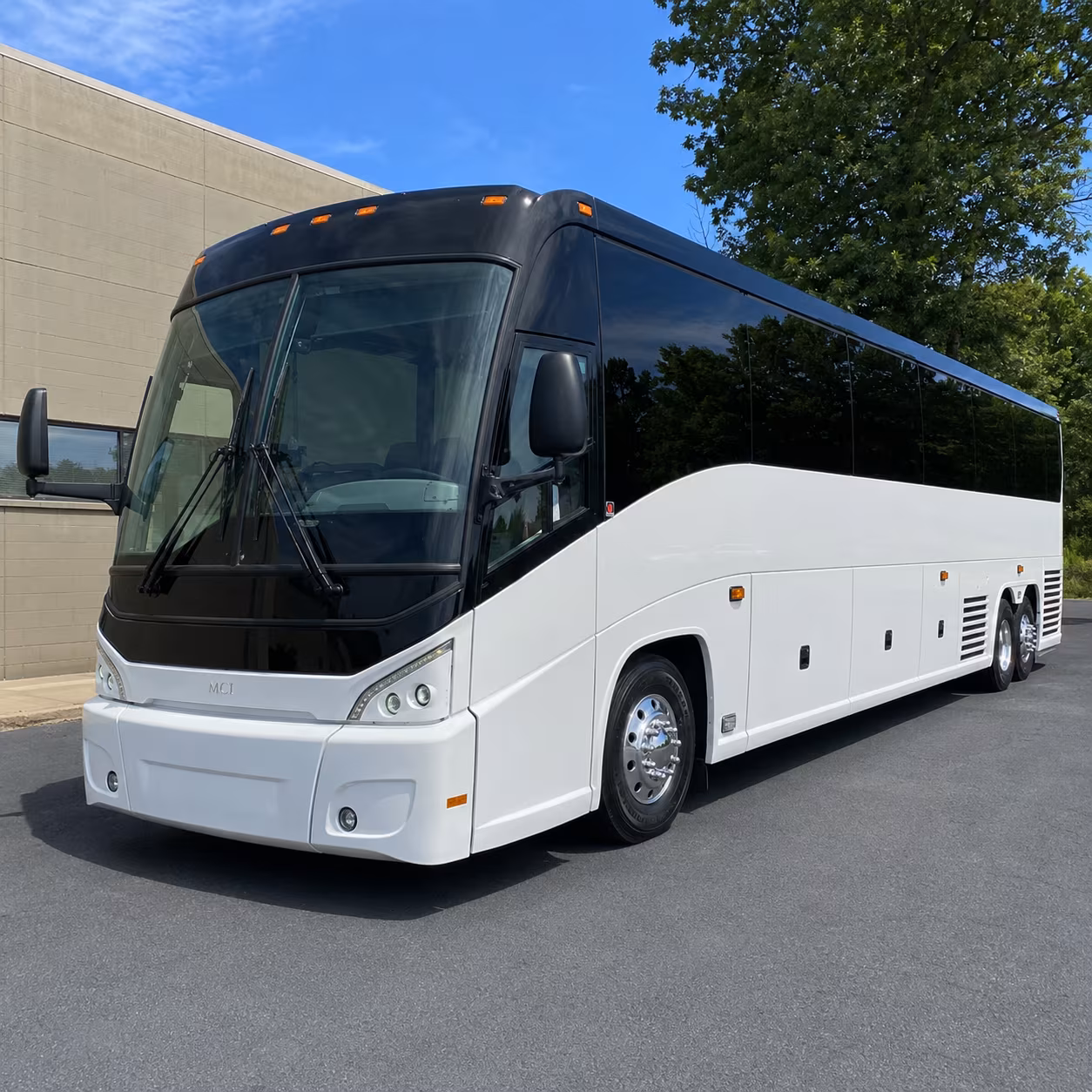 charter bus rentals shuttle service at detroit metropolitan wayne county airport dtw