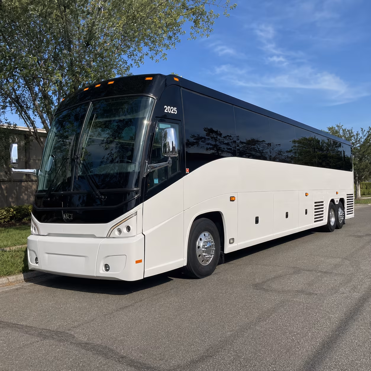 detroit auto show shuttles between hotels and huntington place